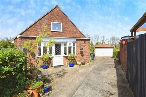 3 bedroom detached bungalow for sale in Stamford Road, Ryhall, .